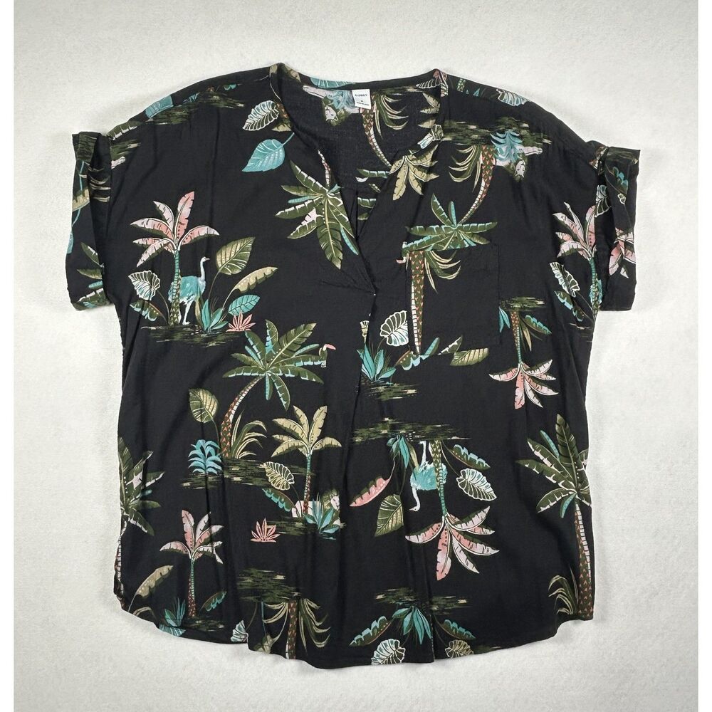 Old Navy Tropical-Print Split Envelope-Neck Top. Size Medium.